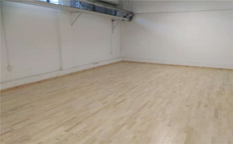 20厚體育館實(shí)木地板造價(jià)是的多少?