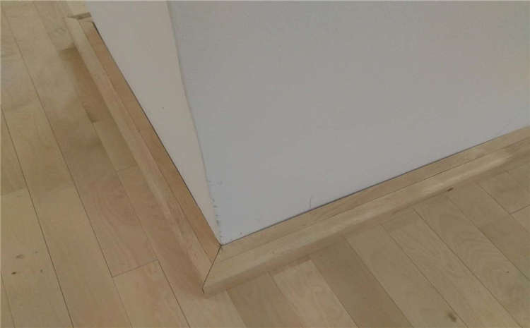 專業(yè)的籃球場實木地板報價