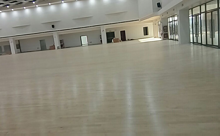 橡膠木木地板籃球場多少錢一平米?