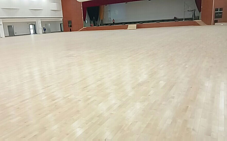 學(xué)校實(shí)木運(yùn)動(dòng)地板維護(hù)