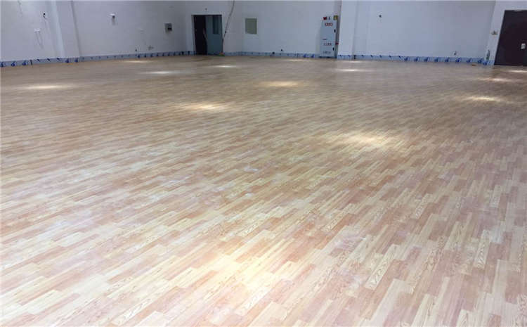 新疆專(zhuān)用實(shí)木運(yùn)動(dòng)地板多少錢(qián)一平米