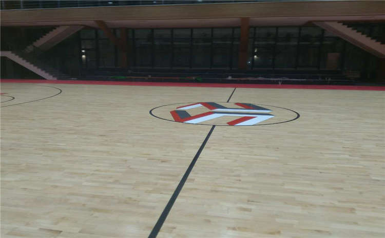 專業的木地板籃球場報價