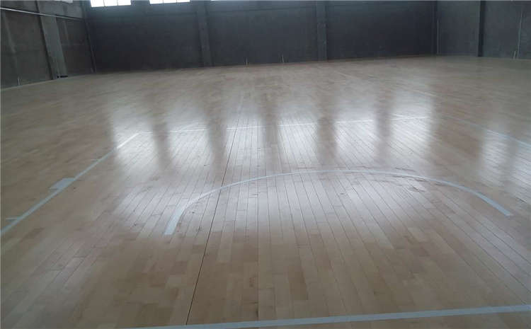 體育木地板防潮要用防潮劑？