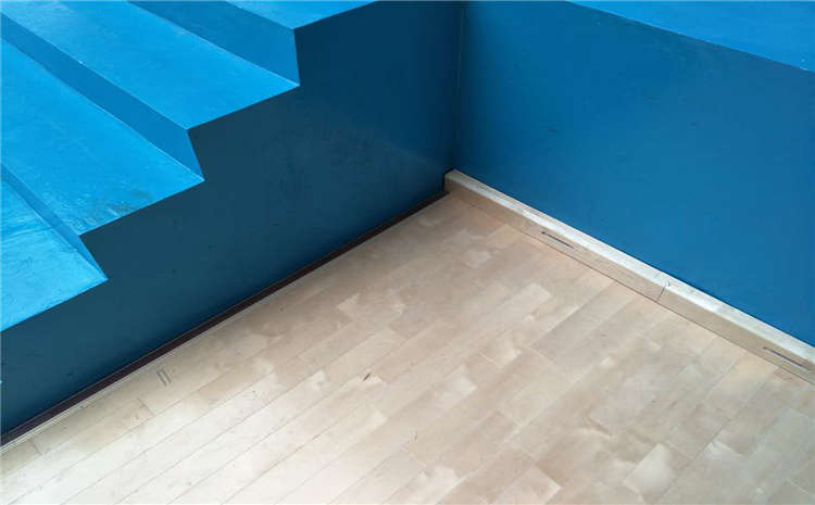 20厚籃球場實木地板怎么維修?