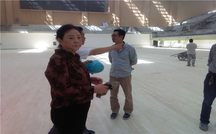 籃球場館木地板