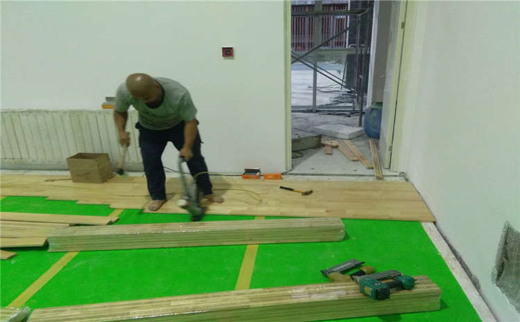 柞木舞臺運動木地板價格是多少錢?