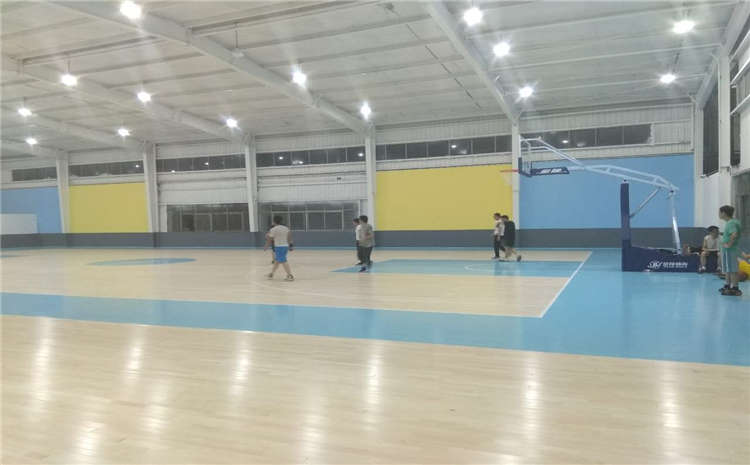 重慶楓樺木實木運動地板施工