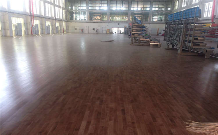 籃球場木地板打磨流程