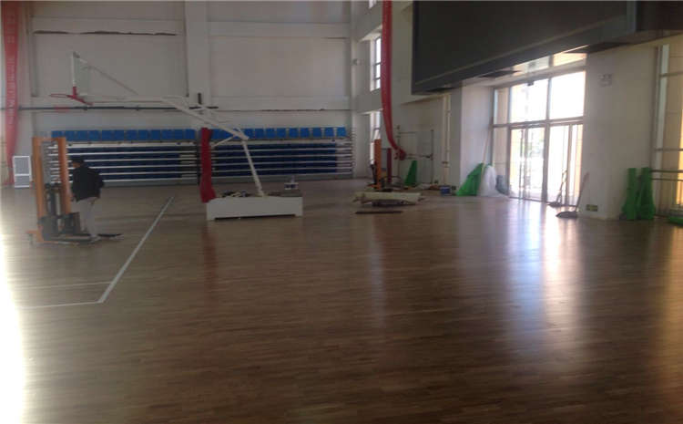 拼裝體育木地板怎么維修