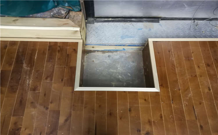 體育館木地板如何調色?