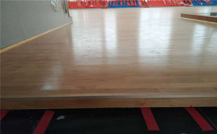 楓木實(shí)木運(yùn)動(dòng)地板品牌廠家