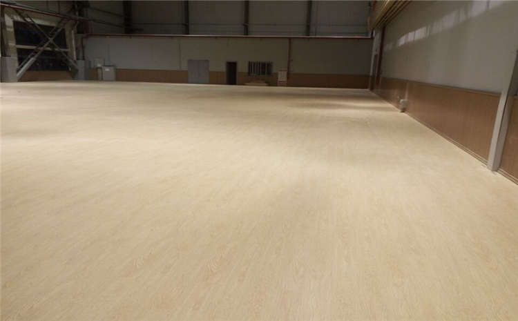 20厚籃球場(chǎng)木地板怎么翻新?