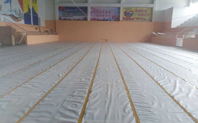 拼接板體育木地板怎么翻新?