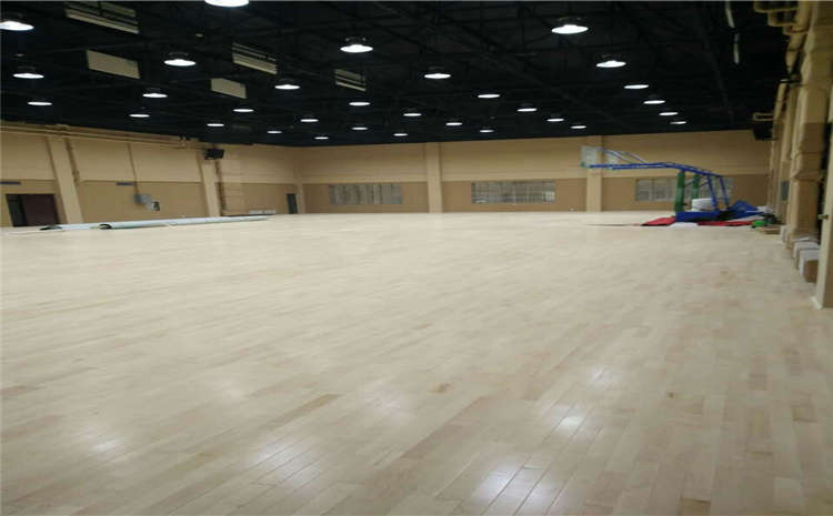 柞木風雨操場運動地板怎么翻新?