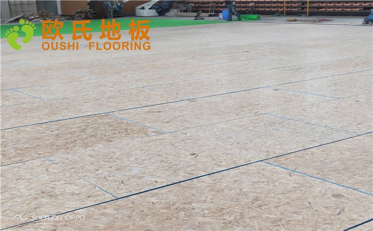 西寧市世紀(jì)職業(yè)技術(shù)學(xué)校籃球訓(xùn)練館木地板圖片