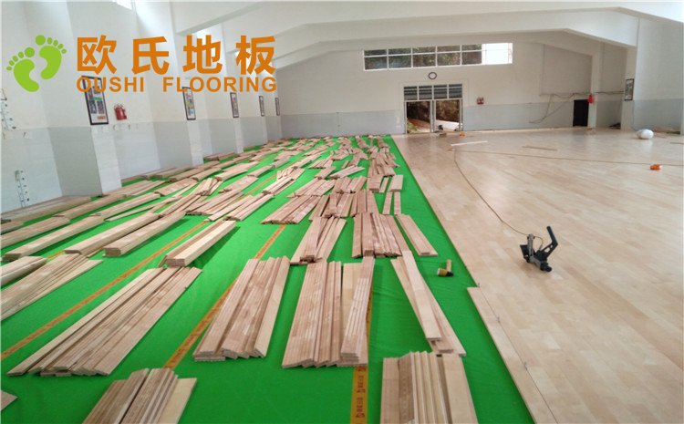云南省紅河州個舊市綠春小學(xué)體育館木地板項目——?dú)W氏實木運(yùn)動地板