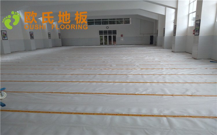 云南省紅河州個舊市綠春小學(xué)體育館木地板項目——?dú)W氏實木運(yùn)動地板